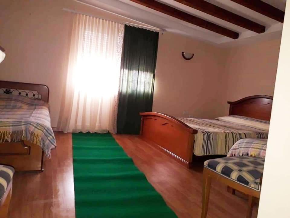 Vila Verd Korce Hotel Buitenkant foto